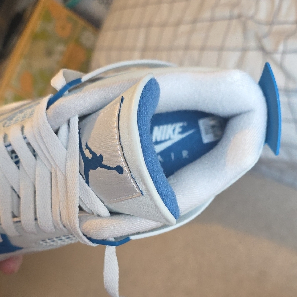 Jordan Sneakers White and Blue - Picture 3 of 14